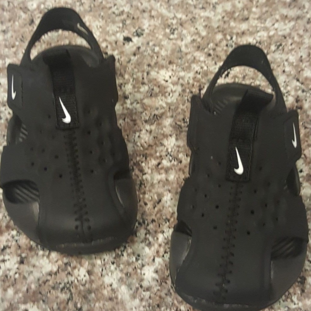 Nike Sunray Protect 2 Sandal (Size 6)
